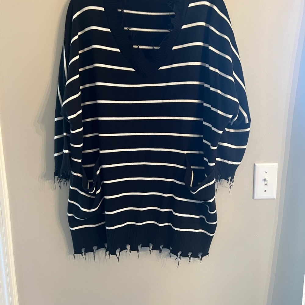 JODIFL Black and White Striped Top